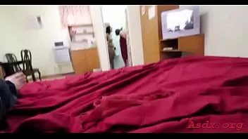 play মার্জিত এশিয়ান দাসী প্রতিটি বিট উপভোগ করে