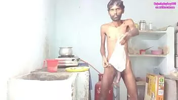 Putar Rajeshplayboy993 memasak kari aalu, meraba di lubang pantat, memukul, mengerang dan cumming