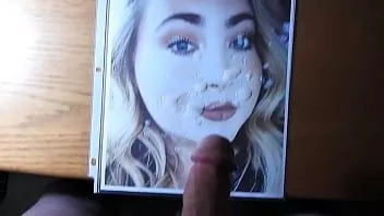 再生 パパは、熱いブロンドのひよこの写真に彼のジューシーな絶頂をポンプでくみます。