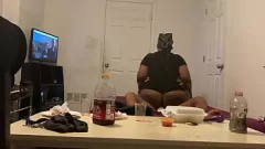 Abspielen Sinnliche schwarze Mutter mit kurvigem BBW-Körper wird in diesem exotischen Porno hart geknallt