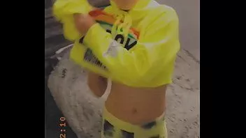 播放 在 blm 抗议中遇到了一个小小的白人青少年，她吸了我的鸡巴来弥补奴隶制