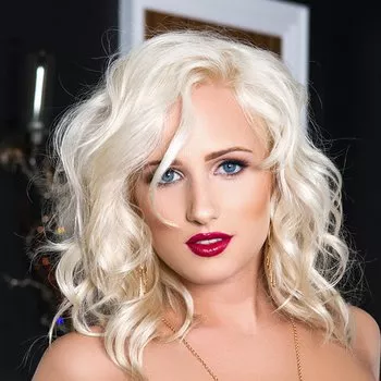 Pornstar Shannon Cole